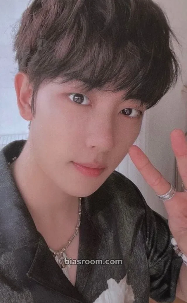 Golden Child - Ji Beom - Game Changer Album album photocard normal version