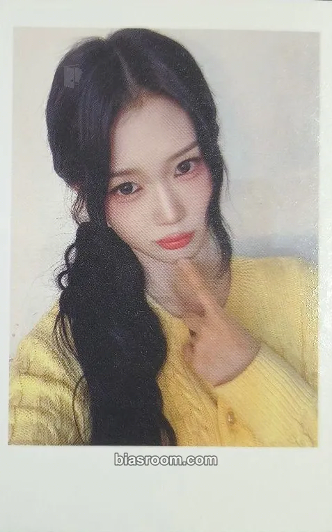 Yubin Beyond Beauty Photocard - tripleS - tripleS K-pop photocard