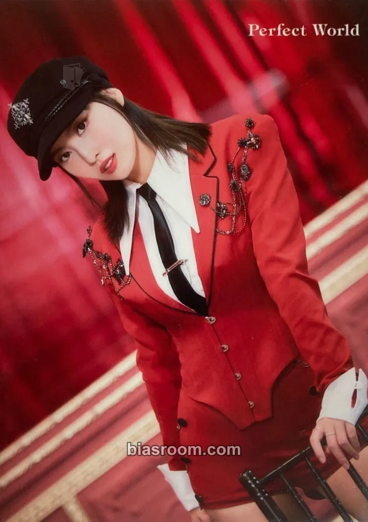 Momo Perfect World Photocard - TWICE - TWICE K-pop photocard