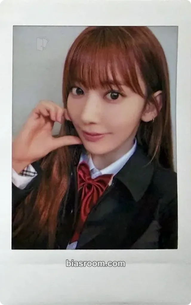 LE SSERAFIM - Sakura - Japan Original Merchandise 'School Days' Other polaroid merch inclusion japan