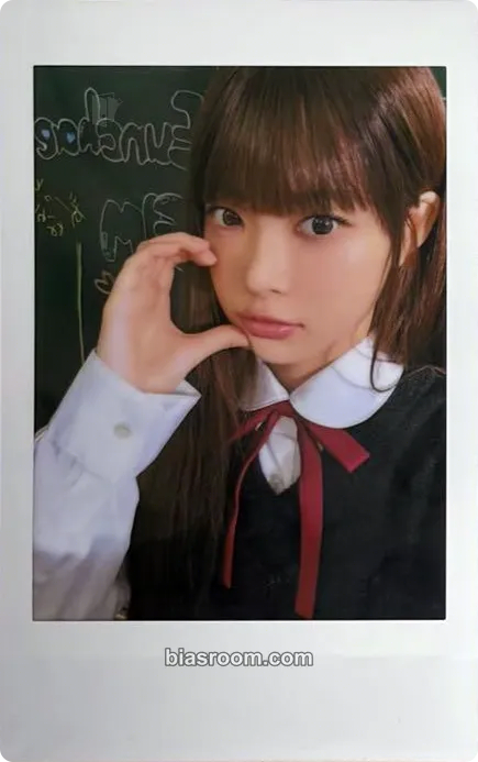 Hong Eunchae Japan Original Merchandise 'School Days' Photocard - LE SSERAFIM - LE SSERAFIM K-pop photocard