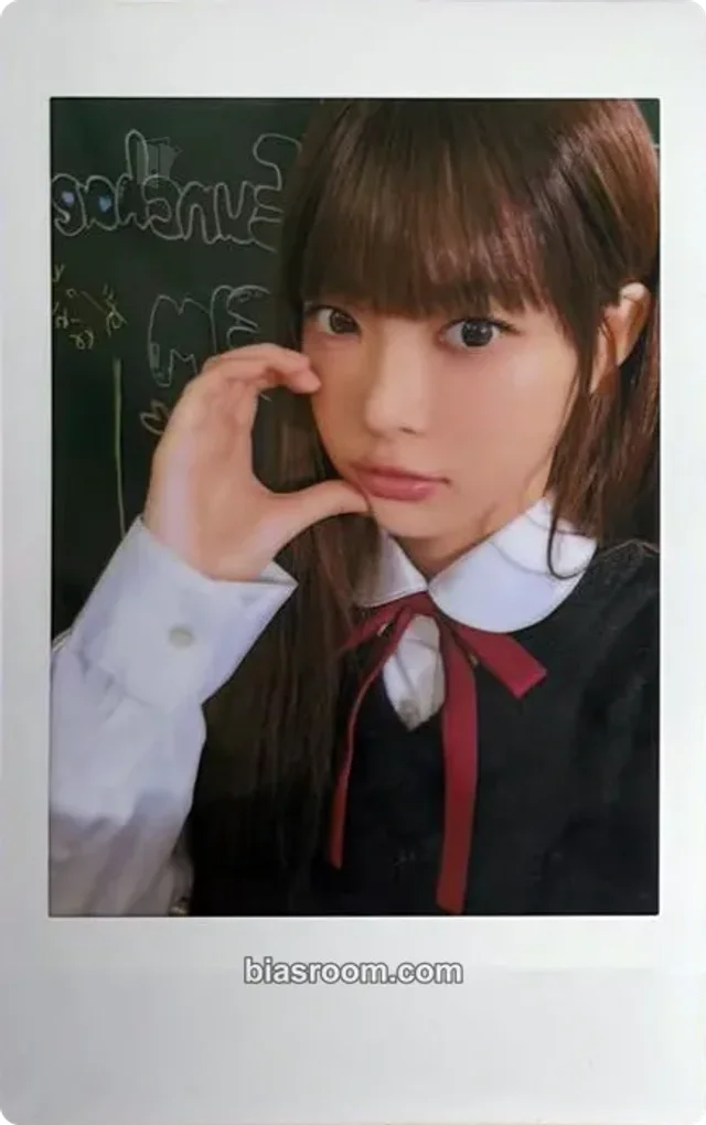 LE SSERAFIM - Hong Eunchae - Japan Original Merchandise 'School Days' Other polaroid merch inclusion japan