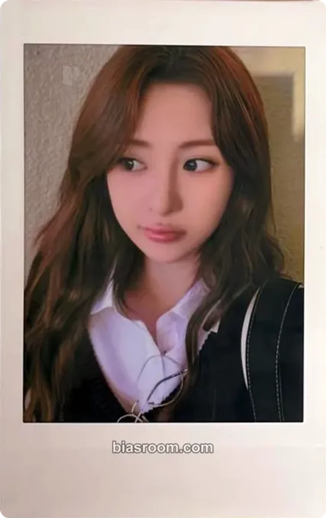 LE SSERAFIM - Huh Yunjin - Japan Original Merchandise 'School Days' Other polaroid merch inclusion japan