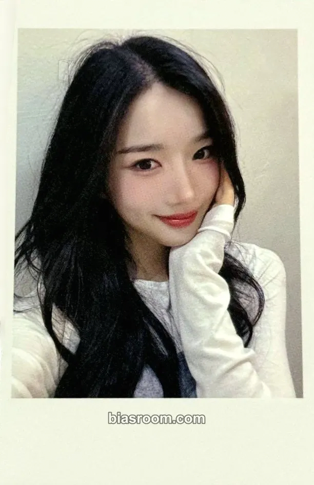 Yooyeon Beyond Beauty Photocard - tripleS - tripleS K-pop photocard