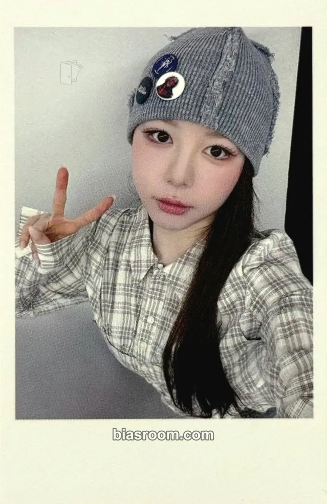 Hyerin Beyond Beauty Photocard - tripleS - tripleS K-pop photocard