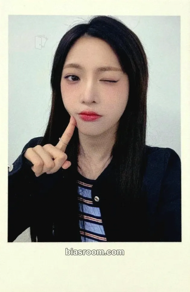 Nien Beyond Beauty Photocard - tripleS - tripleS K-pop photocard