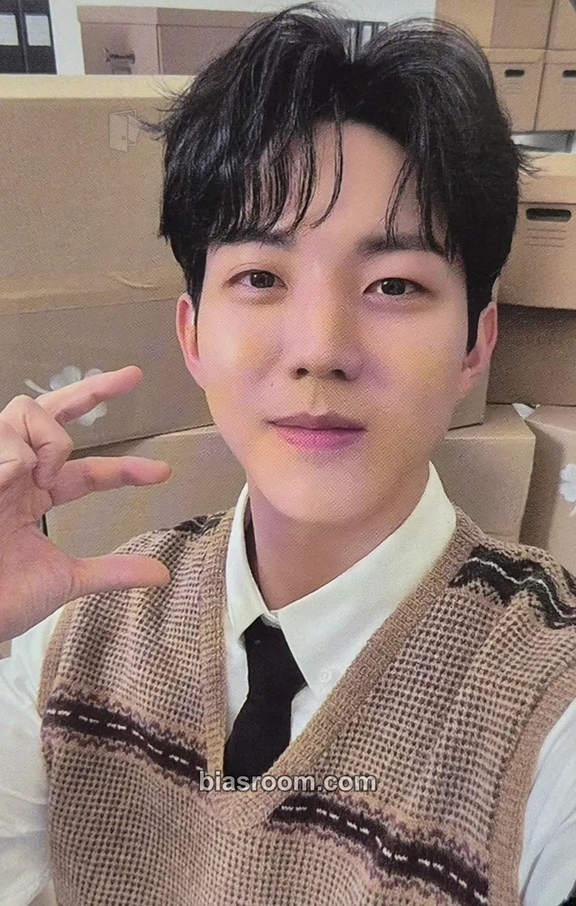 Dowoon Official Light band VER 3 Photocard - DAY6 - DAY6 K-pop photocard