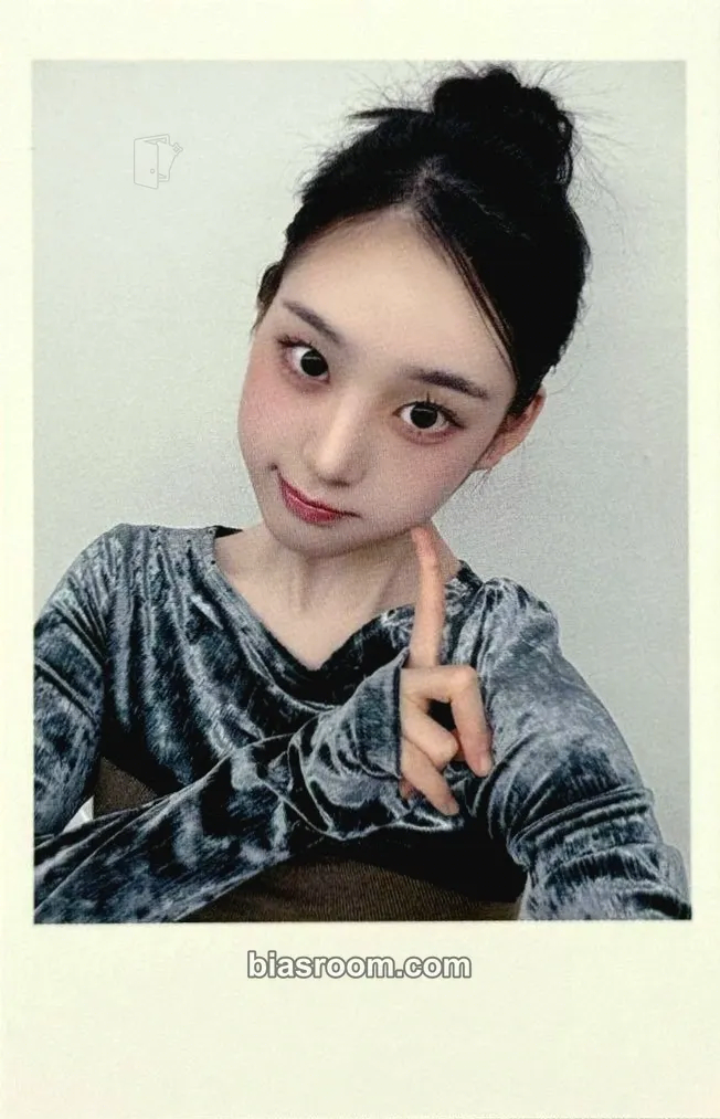 Jiyeon Beyond Beauty Photocard - tripleS - tripleS K-pop photocard
