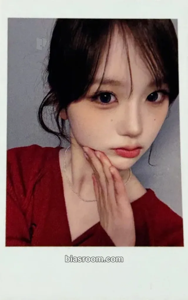 tripleS - Seoah - Beyond Beauty Album jump up 1:1 video call (fancall) polaroid