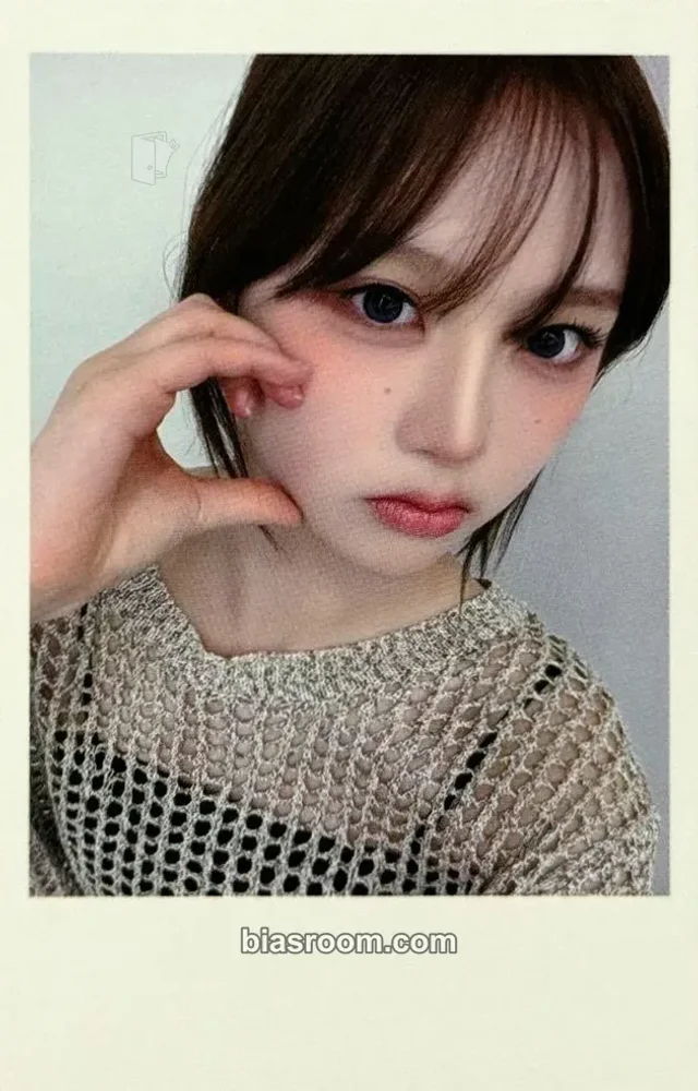 tripleS - Seoah - Beyond Beauty Album jump up video call (fancall) polaroid