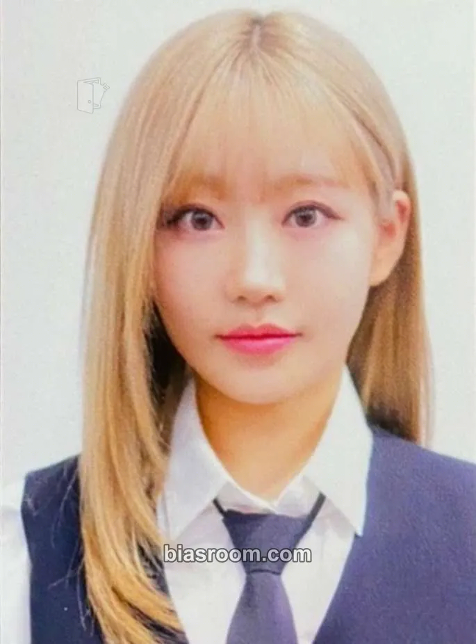 Julie Born to be XX Photocard - KISS OF LIFE - KISS OF LIFE K-pop photocard