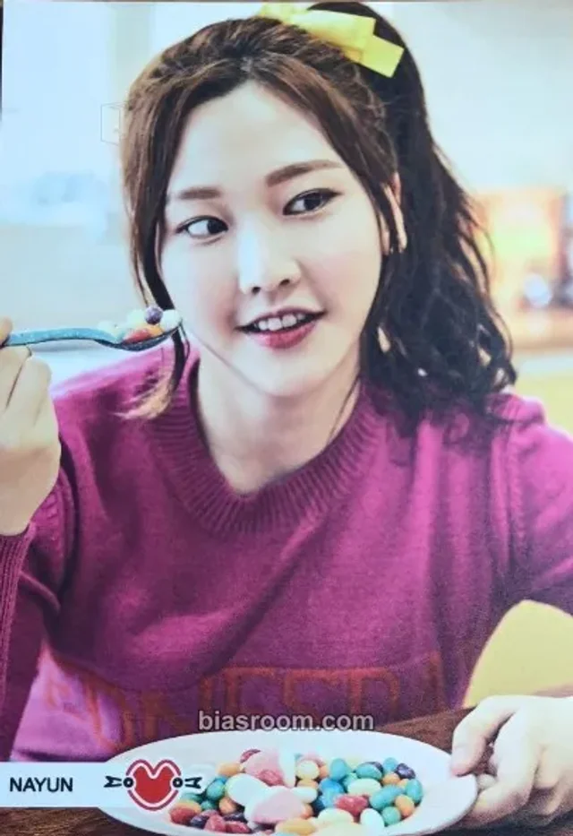 MOMOLAND - Nayun - MOMOLAND The Best ~Korean Ver.~ Album release event postcard