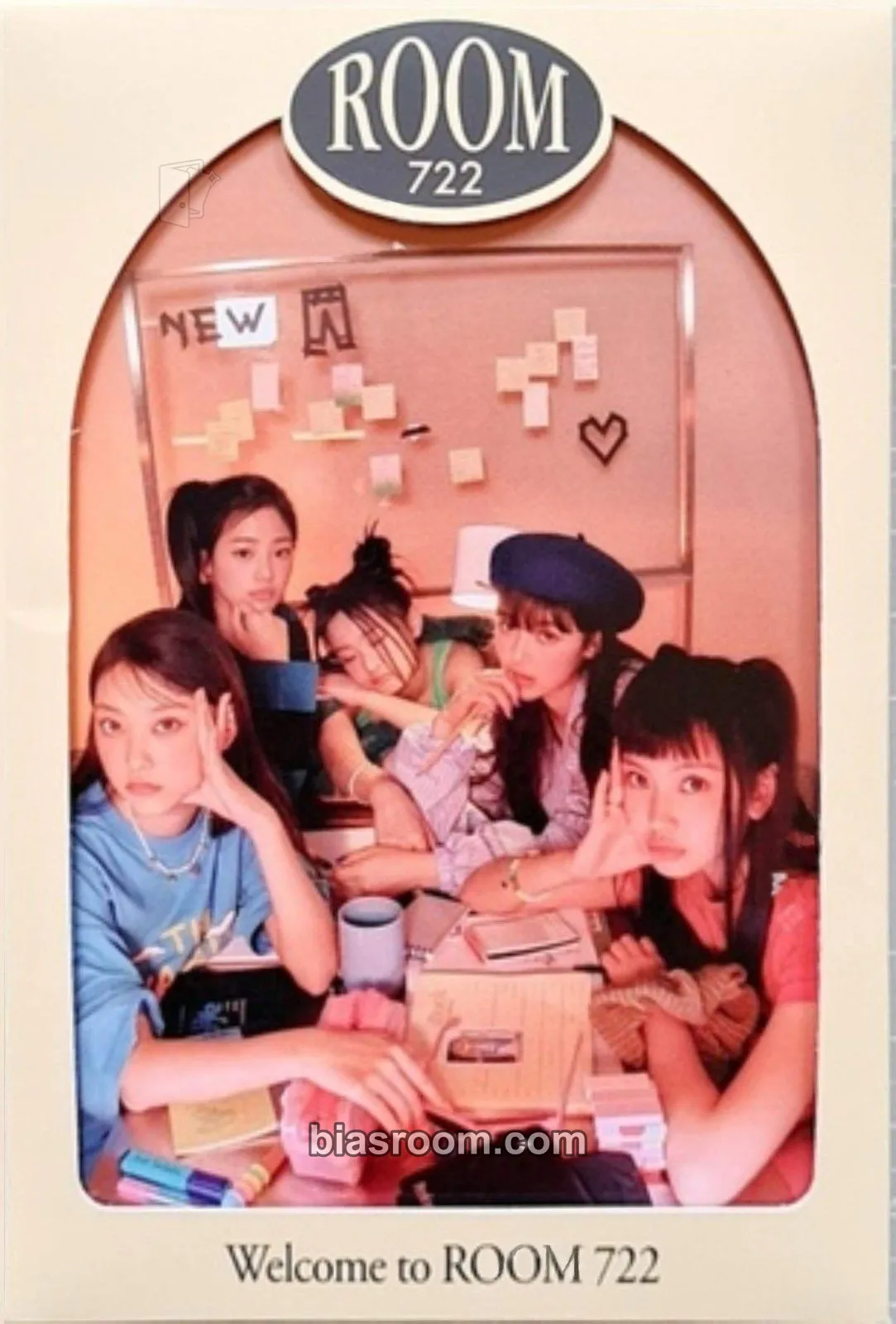 Welcome to ROOM 722 (2023 Season's Greetings) Photocard - NewJeans - NewJeans K-pop photocard