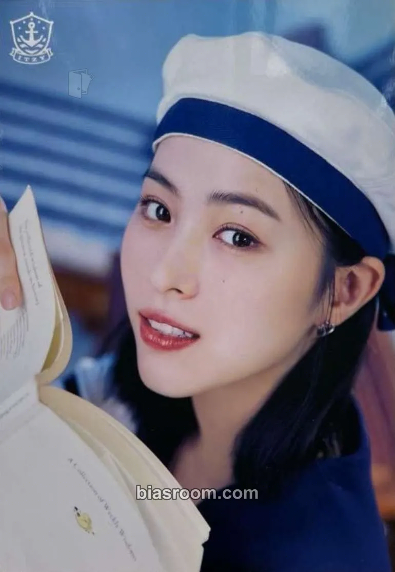 Ryujin JYP JAPAN POPUP STORE 2023 Photocard - ITZY - ITZY K-pop photocard