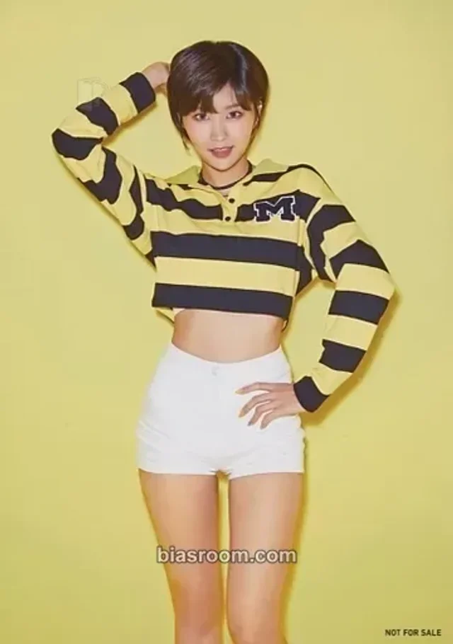 MOMOLAND - Hyebin - BAAM Album first press only CD purchase photo print