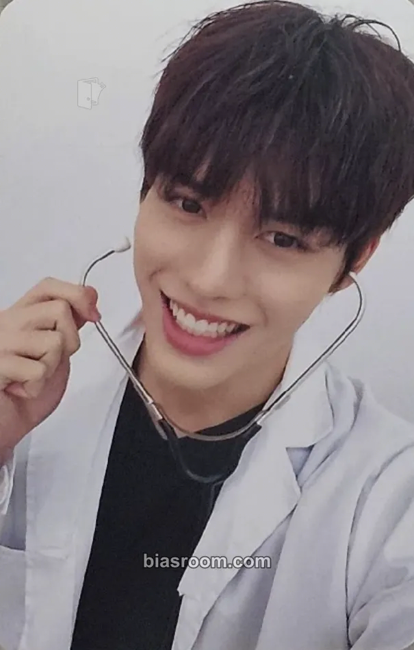 Prince 2025 Season’s Greetings 'Will You Be My Prom Date?' Photocard - GHOST9 - GHOST9 K-pop photocard