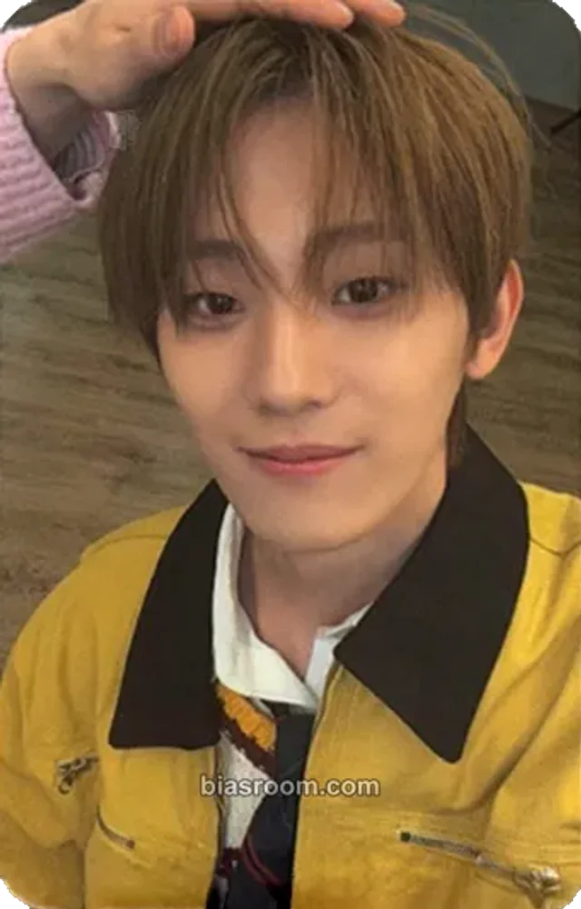 hrtz.wav - Yoon Youngjun - The First Wave Album kpop store video call (fancall) round 1