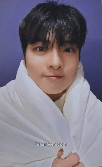 Junseong 2025 Season’s Greetings 'Will You Be My Prom Date?' Photocard - GHOST9 - GHOST9 K-pop photocard