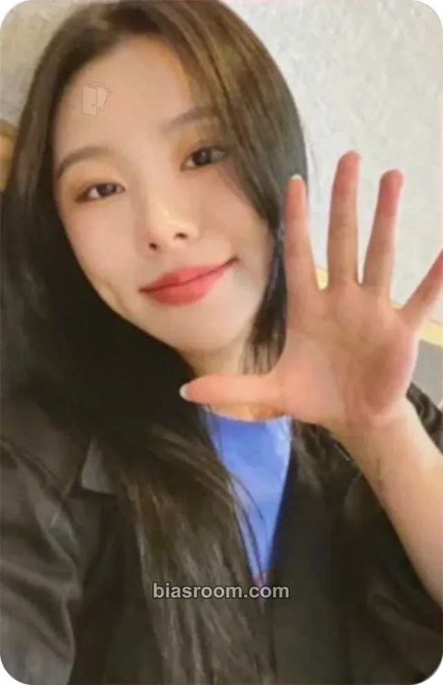 MAMAMOO - Wheein - Redd Album joeun music solo album winner benefit fansign