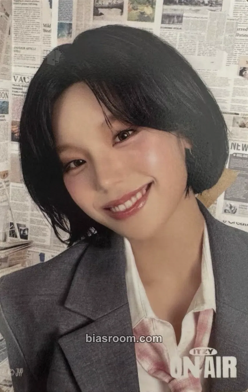 Yeji The 4th Fan Meeting ITZY, MIDZY, Let's Fly! "On Air" Photocard - ITZY - ITZY K-pop photocard