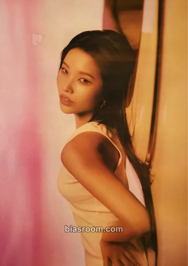 i-dle - Soyeon - HEAT Album album inclusion mini poster