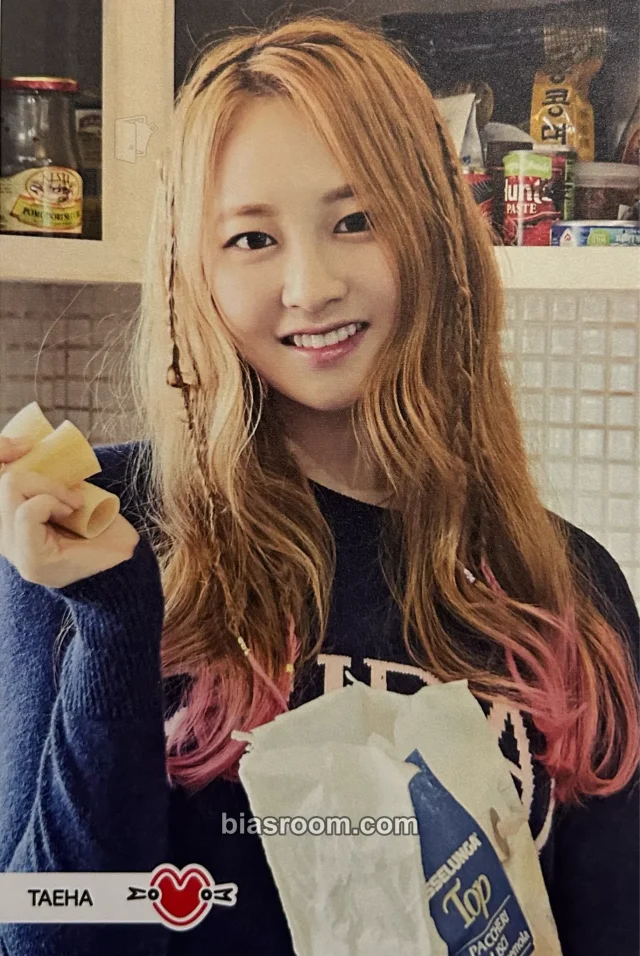 MOMOLAND - Taeha - MOMOLAND The Best ~Korean Ver.~ Album postcard kcon 2018 version release event