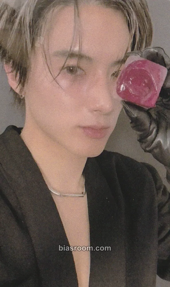 Eric ERIC x KINO Magazine Photocard - THE BOYZ - THE BOYZ K-pop photocard