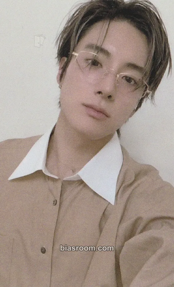Eric ERIC x KINO Magazine Photocard - THE BOYZ - THE BOYZ K-pop photocard