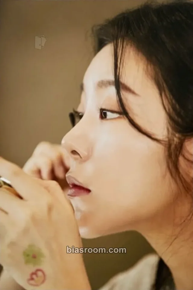 MAMAMOO - Wheein - Redd Album postcard fansign japan solo album
