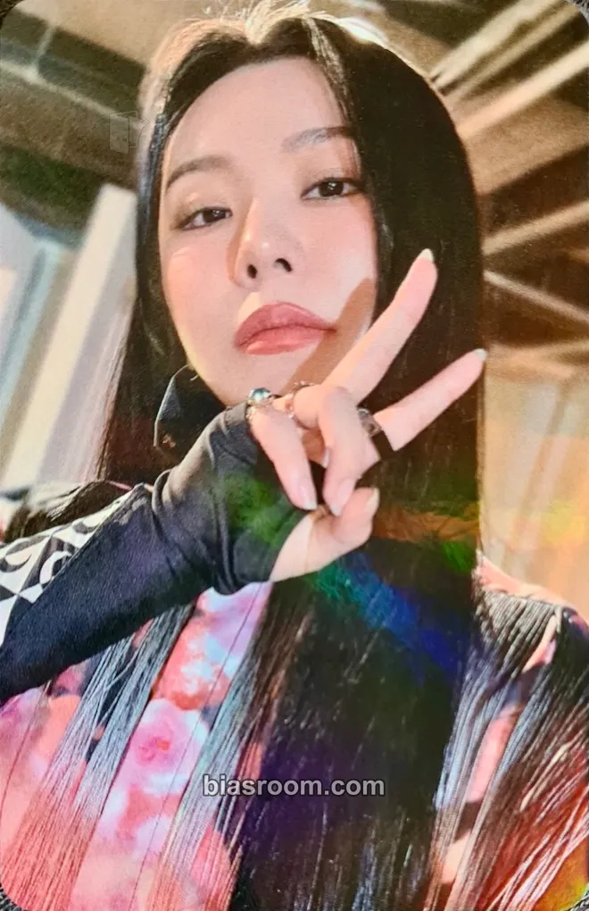 Wheein Redd Photocard - MAMAMOO - MAMAMOO K-pop photocard