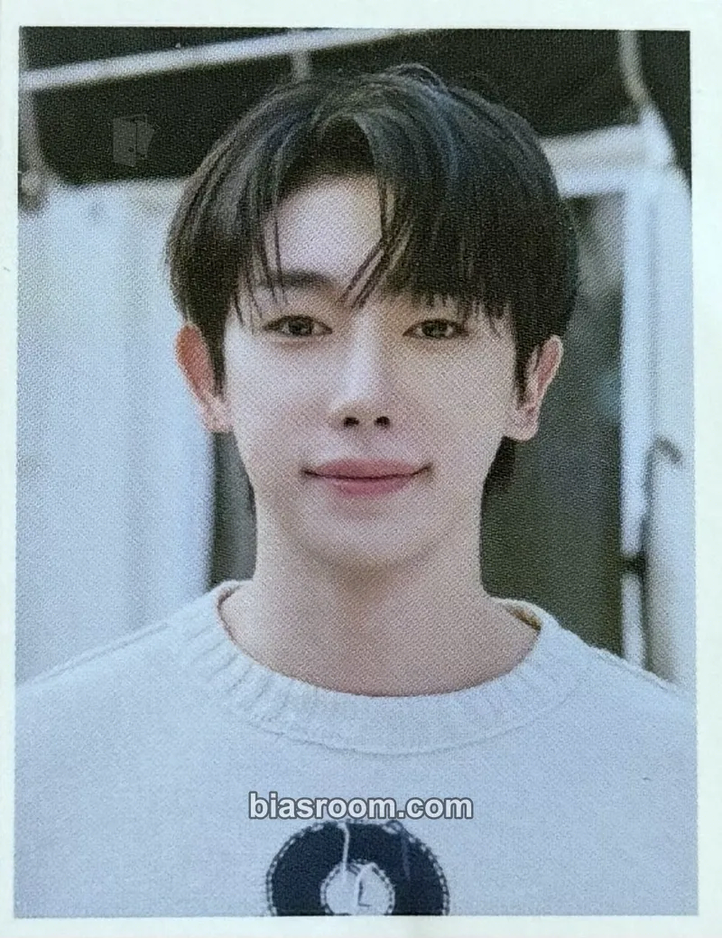 Wonho 2025 Season's Greetings - Bright Sky Photocard - Wonho K-pop photocard