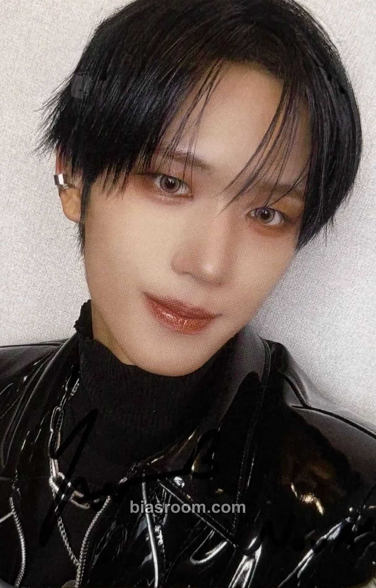 Gihyeon Chapter: New is Now Photocard - NouerA - NouerA K-pop photocard