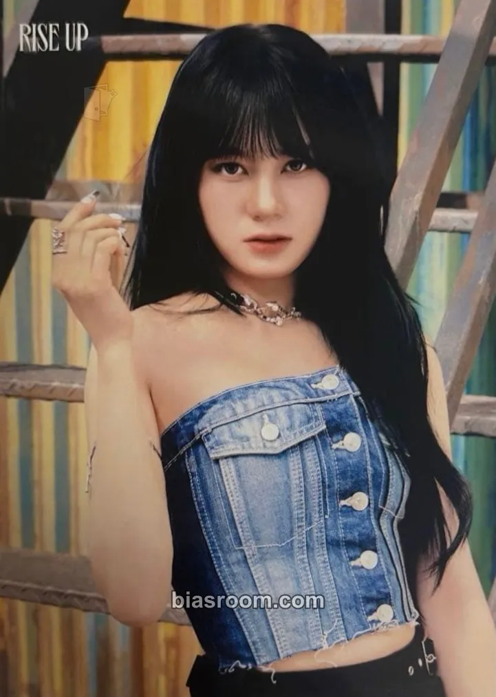 Nina “Rise Up” Official Goods Photocard - NiziU - NiziU K-pop photocard