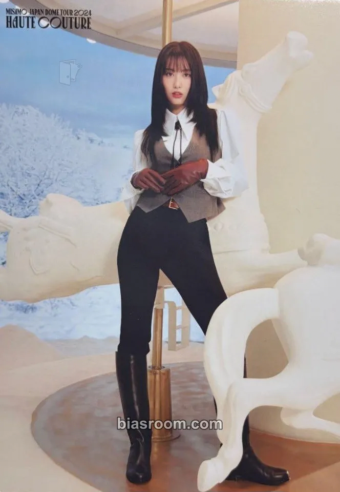 Momo MISAMO Japan Dome Tour 2024 ‘HAUTE COUTURE’ Photocard - TWICE - TWICE K-pop photocard