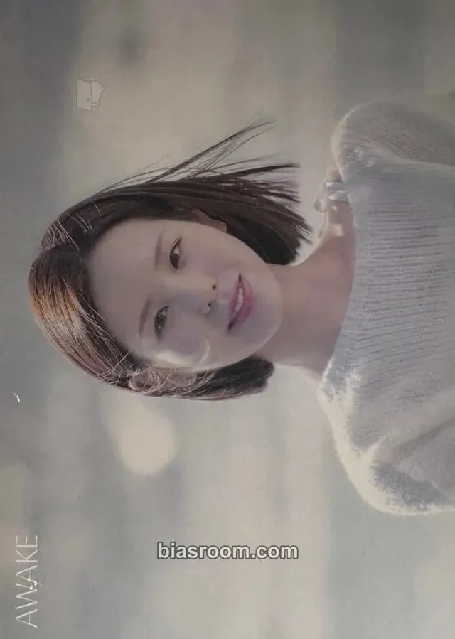 Mako NiziU AWAKE K-pop photocard