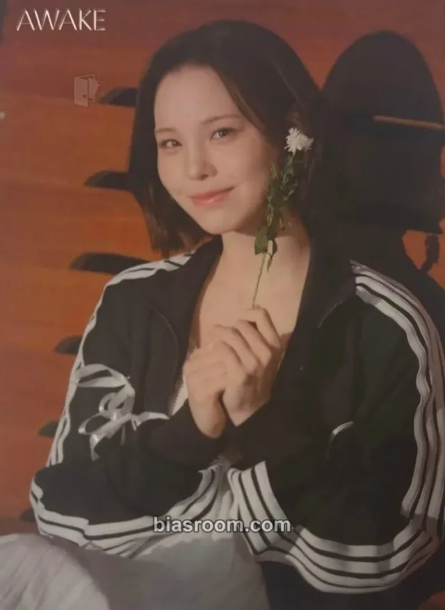 Mako NiziU AWAKE K-pop photocard