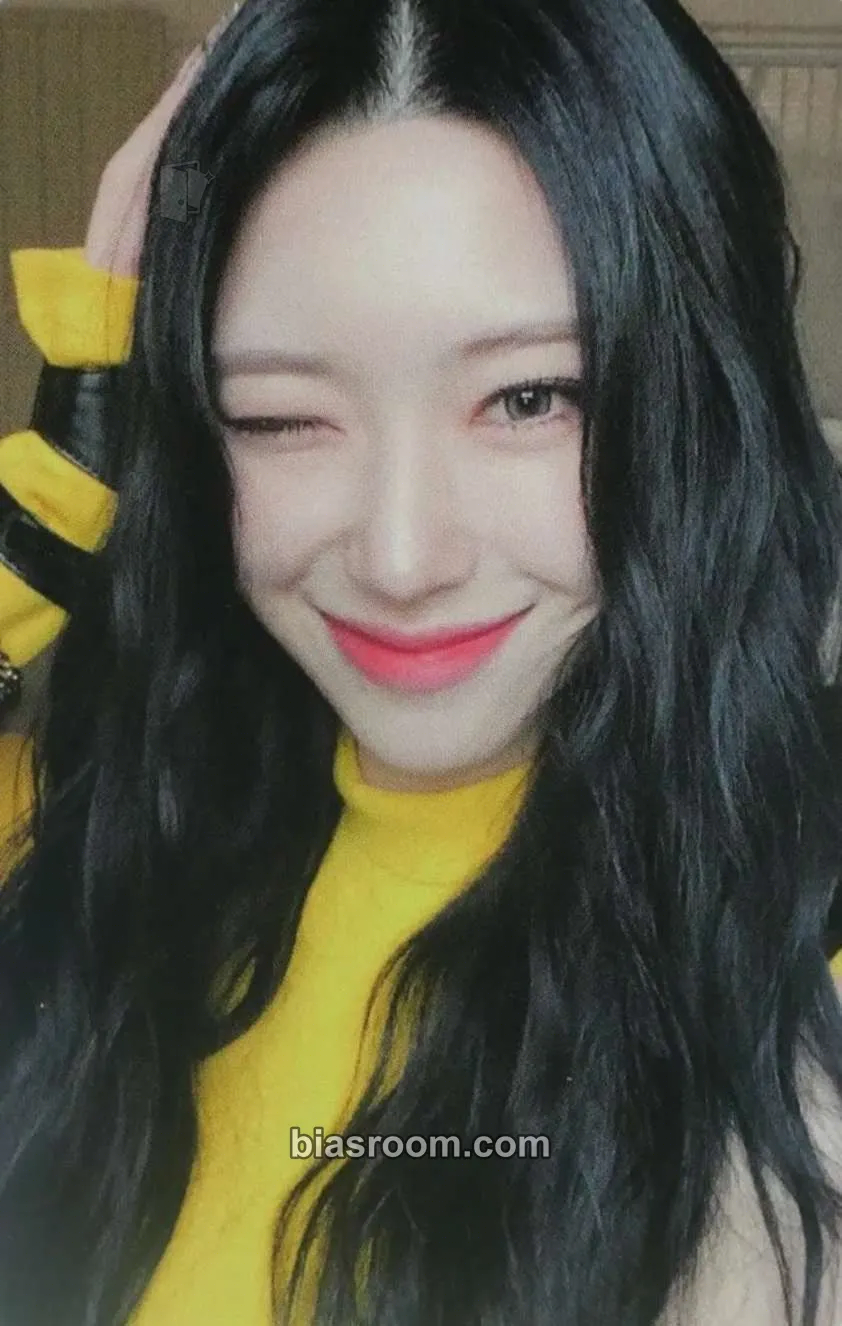 Suyun Yellow punch Photocard - Rocket Punch - Rocket Punch K-pop photocard