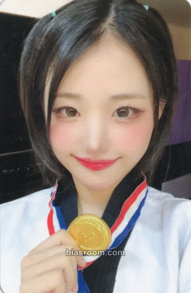 QWER - Hina - Manito Album video call (fancall) makestar round 2