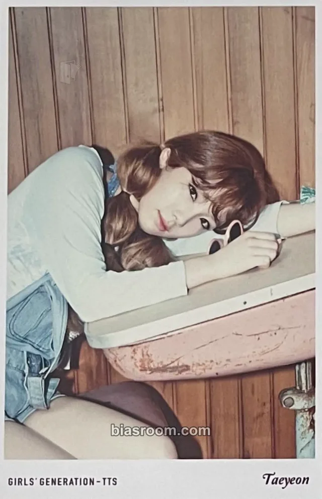 Girls' Generation - Taeyeon - Holler Album photo set