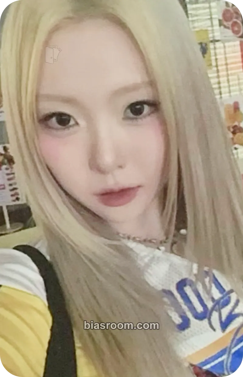 Jackie Wild Cherry Photocard - ICHILLIN’ - ICHILLIN’ K-pop photocard