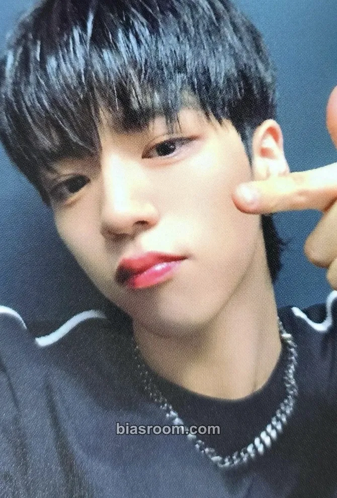 Hyunjun MAKEMATE1 Photocard - NouerA - NouerA K-pop photocard