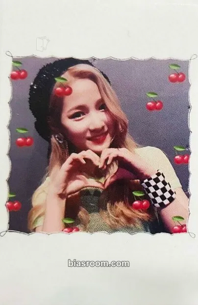 Remi Let’s Play Cherry Bullet Photocard - Cherry Bullet - Cherry Bullet K-pop photocard