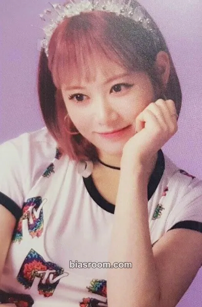 Bora Let’s Play Cherry Bullet Photocard - Cherry Bullet - Cherry Bullet K-pop photocard