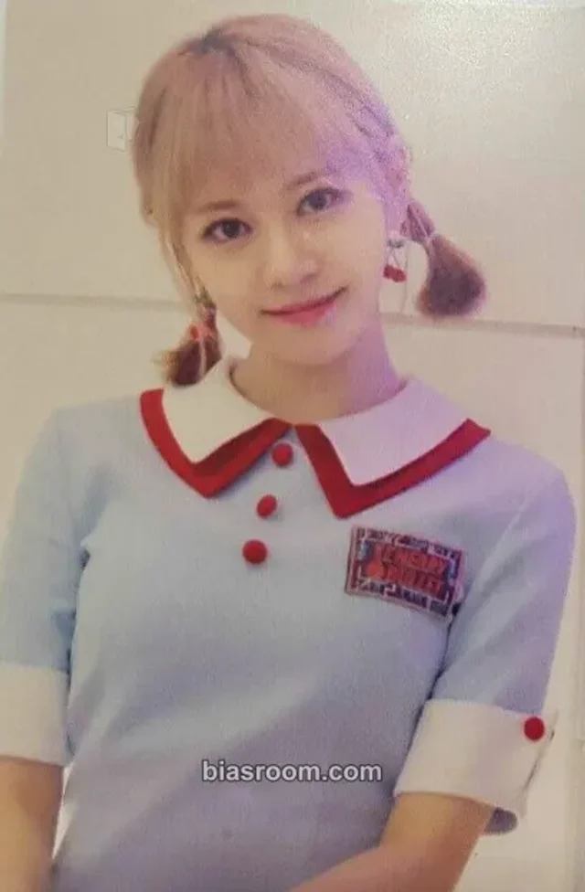 Cherry Bullet - Bora - Let’s Play Cherry Bullet Album broadcast red back