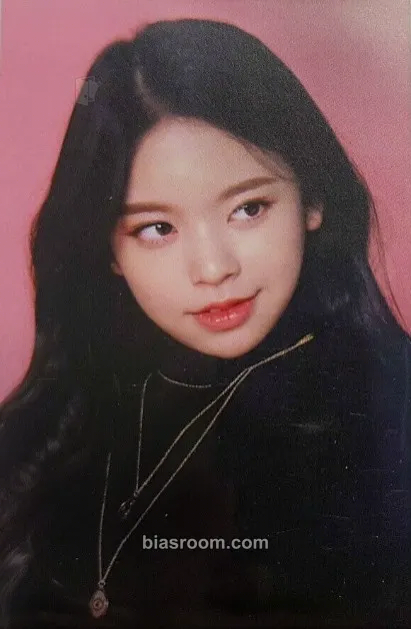 Linlin Let’s Play Cherry Bullet Photocard - Cherry Bullet - Cherry Bullet K-pop photocard
