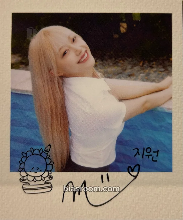 cignature - Jeewon - Us in the Summer Album album inclusion polaroid early summer version
