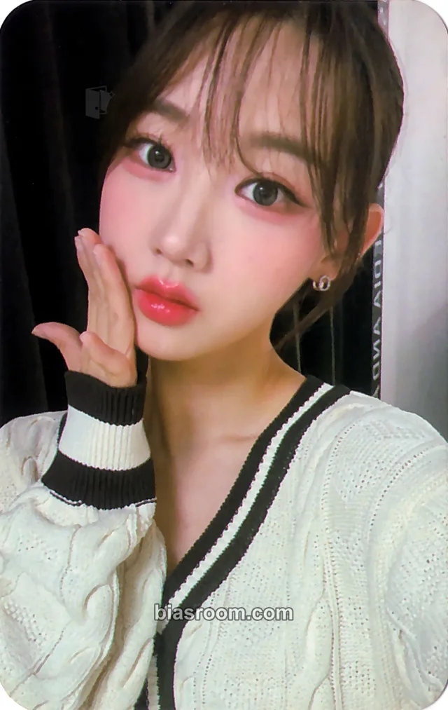 Jiyoon - Jiyoon - RED CROWN: TAKEOVER ft. Shin Jiyoon Event vvip benefit