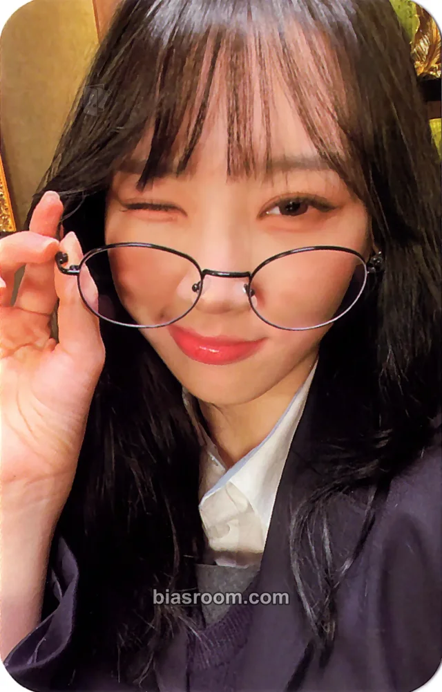 Jiyoon - Jiyoon - RED CROWN: TAKEOVER ft. Shin Jiyoon Event vvip benefit