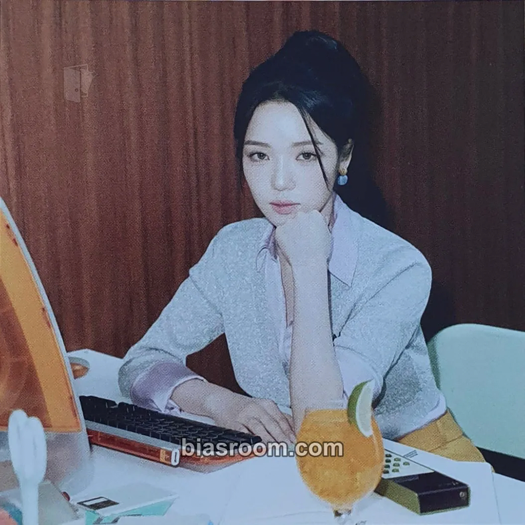 Jisun From Our Memento Box Photocard - fromis_9 - fromis_9 K-pop photocard