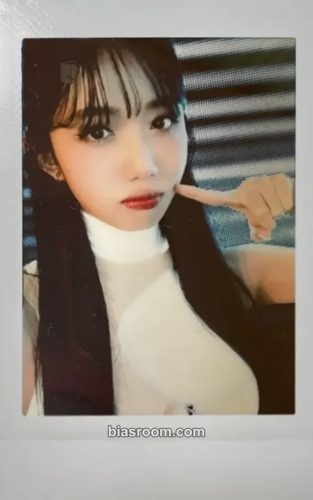 Cherry Bullet - Yuju - Cherry Dash Album tower records japan shibuya polaroid